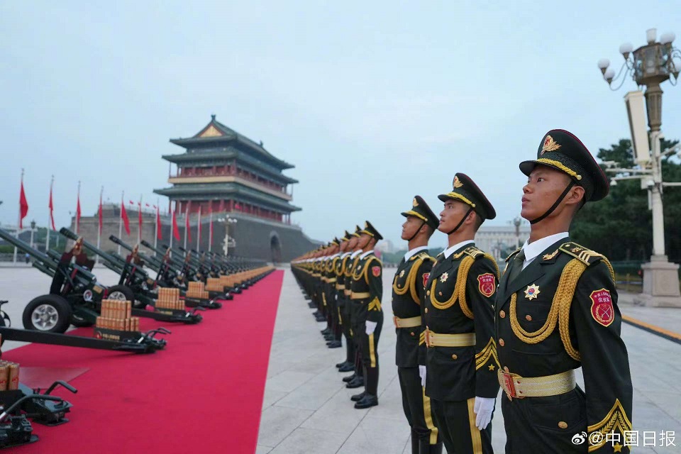 甘肅信合工程設計有限公司組織集體觀看閱兵儀式，威武之師激勵奮發之志