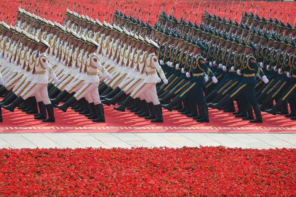 甘肅信合工程設計有限公司組織集體觀看閱兵儀式，威武之師激勵奮發之志